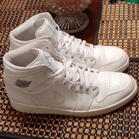 Air Jordan - Picture 2 of 2